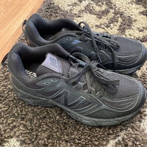 Womens Black New Balance Sneakers - Size 6 (NEVER WORN)